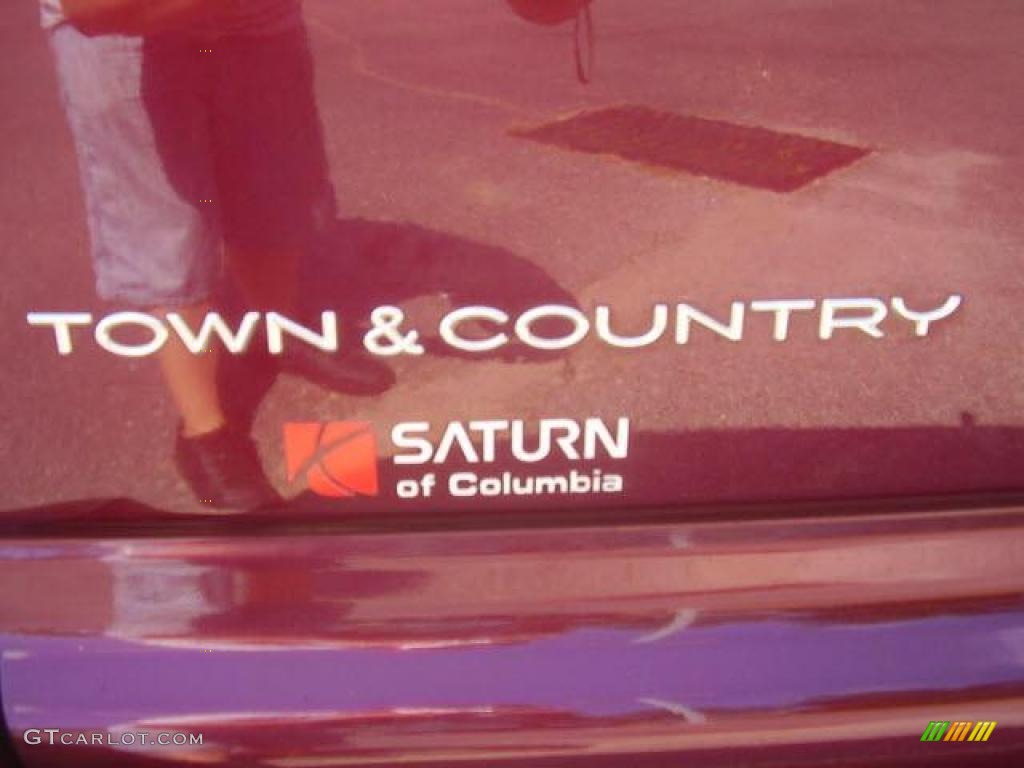 2001 Town & Country Limited AWD - Dark Garnet Red Pearl / Taupe photo #25
