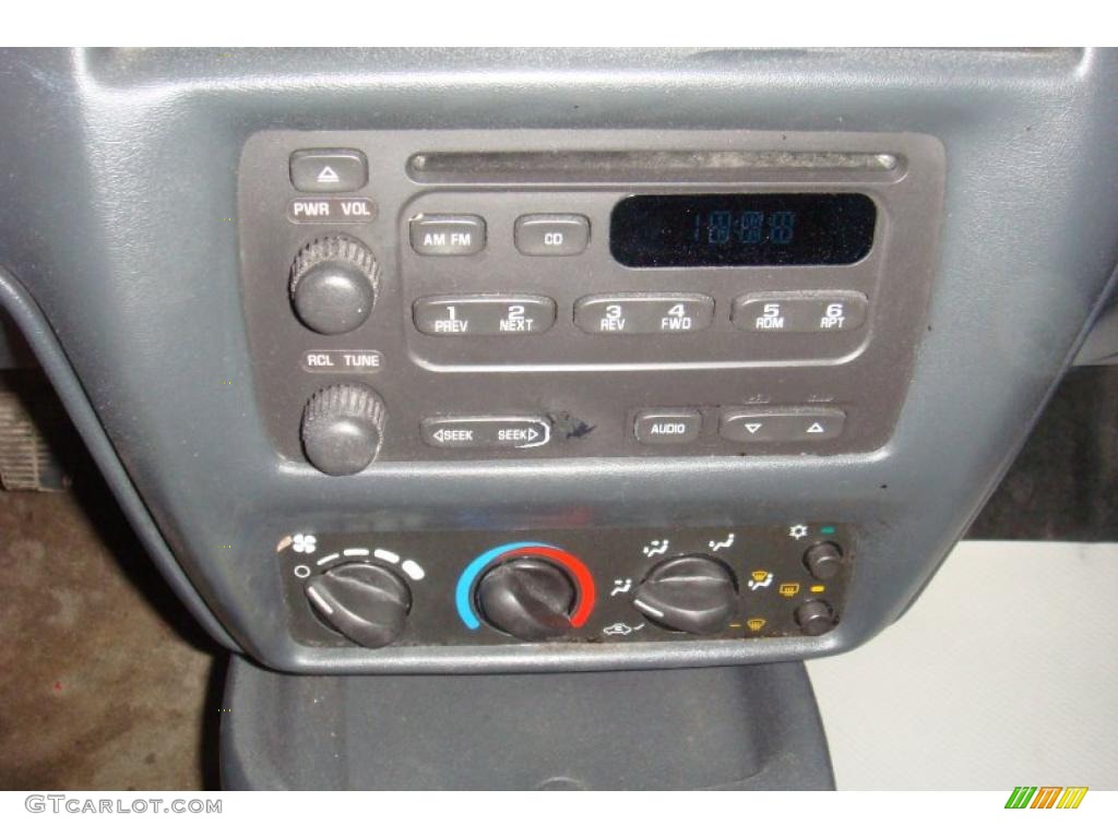 2004 Cavalier Coupe - Victory Red / Graphite photo #12