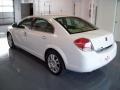 2009 Polar White Saturn Aura XR  photo #4