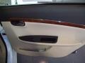 2009 Polar White Saturn Aura XR  photo #22
