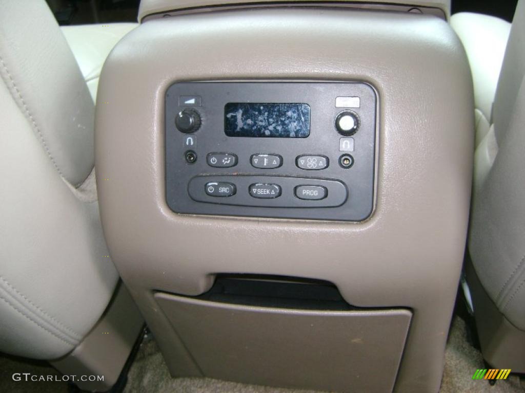 2003 Suburban 1500 Z71 4x4 - Sandalwood Metallic / Tan/Neutral photo #21
