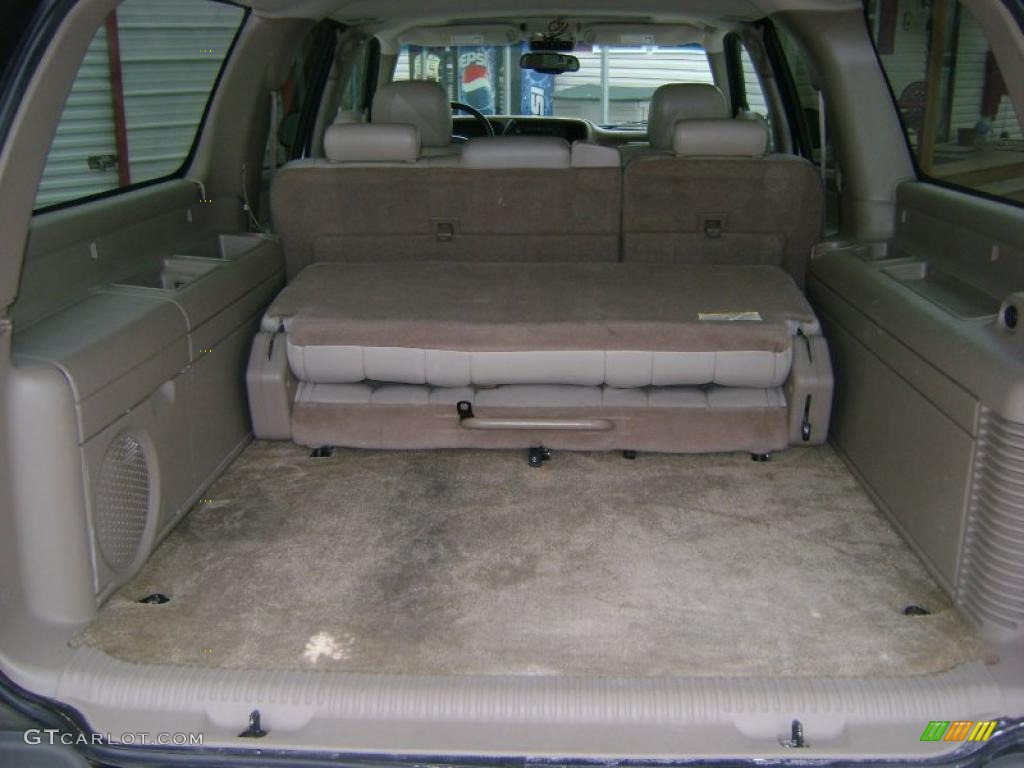 2003 Suburban 1500 Z71 4x4 - Sandalwood Metallic / Tan/Neutral photo #25