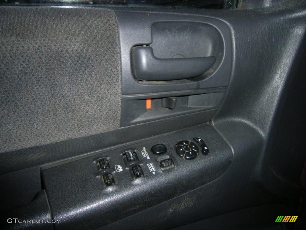 2004 Dakota SXT Quad Cab 4x4 - Flame Red / Dark Slate Gray photo #14