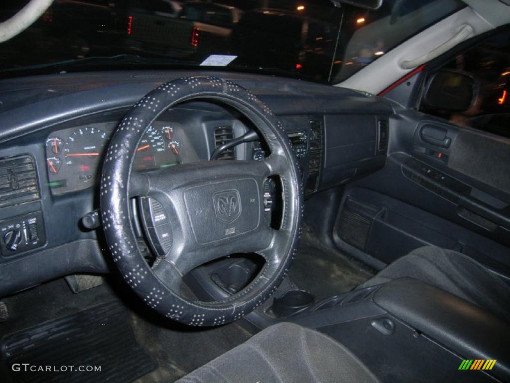 2004 Dakota SXT Quad Cab 4x4 - Flame Red / Dark Slate Gray photo #15