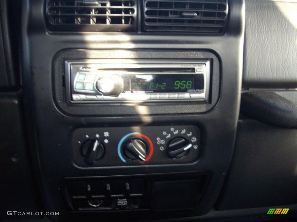 2004 Wrangler SE 4x4 - Black / Dark Slate Gray photo #9