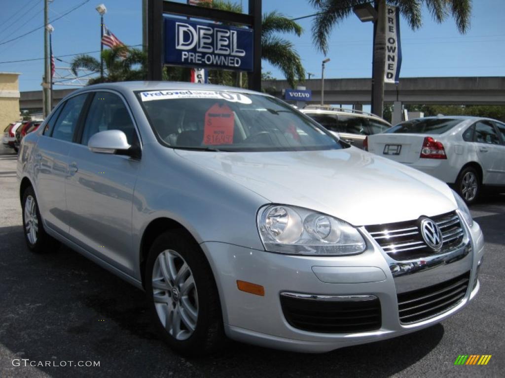 Reflex Silver Metallic Volkswagen Jetta