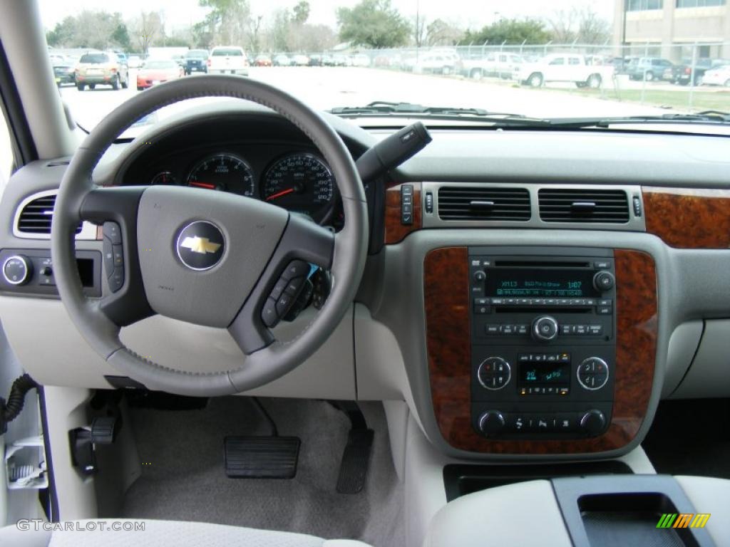 2008 Suburban 1500 LT - Summit White / Light Titanium/Dark Titanium photo #38