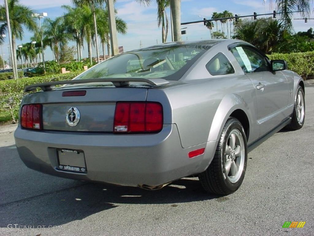 2006 Mustang V6 Premium Coupe - Tungsten Grey Metallic / Light Parchment photo #3