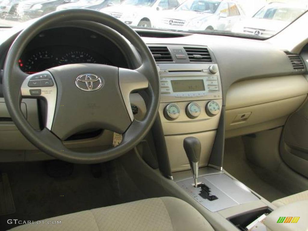 2007 Camry LE - Aloe Green Metallic / Bisque photo #9