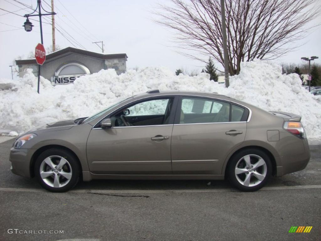 2008 Altima 3.5 SE - Pebble Beach Metallic / Blond photo #9