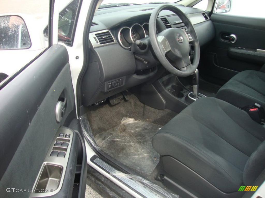 2009 Versa 1.8 S Hatchback - Fresh Powder / Charcoal photo #11