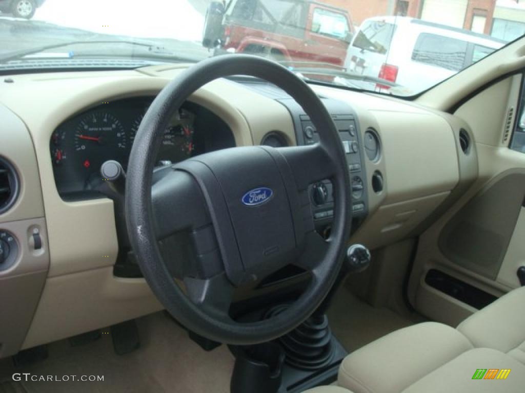 2006 F150 XL Regular Cab - Aspen Green Metallic / Tan photo #12