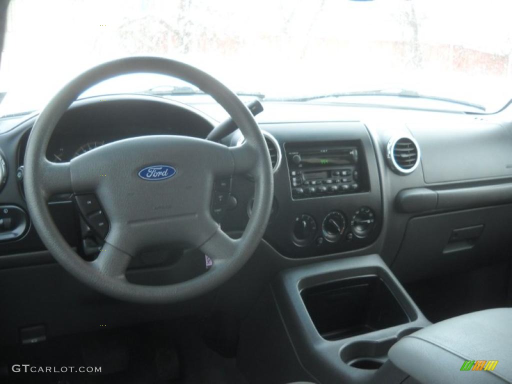 2003 Expedition XLT 4x4 - Laser Red Tinted Metallic / Flint Grey photo #11