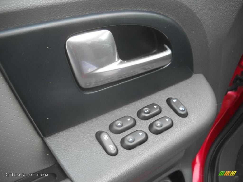 2003 Expedition XLT 4x4 - Laser Red Tinted Metallic / Flint Grey photo #21