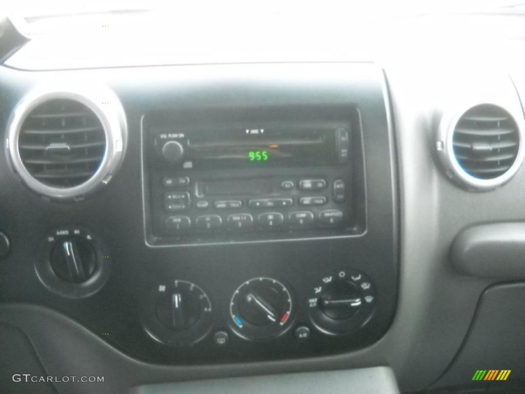 2003 Expedition XLT 4x4 - Laser Red Tinted Metallic / Flint Grey photo #22
