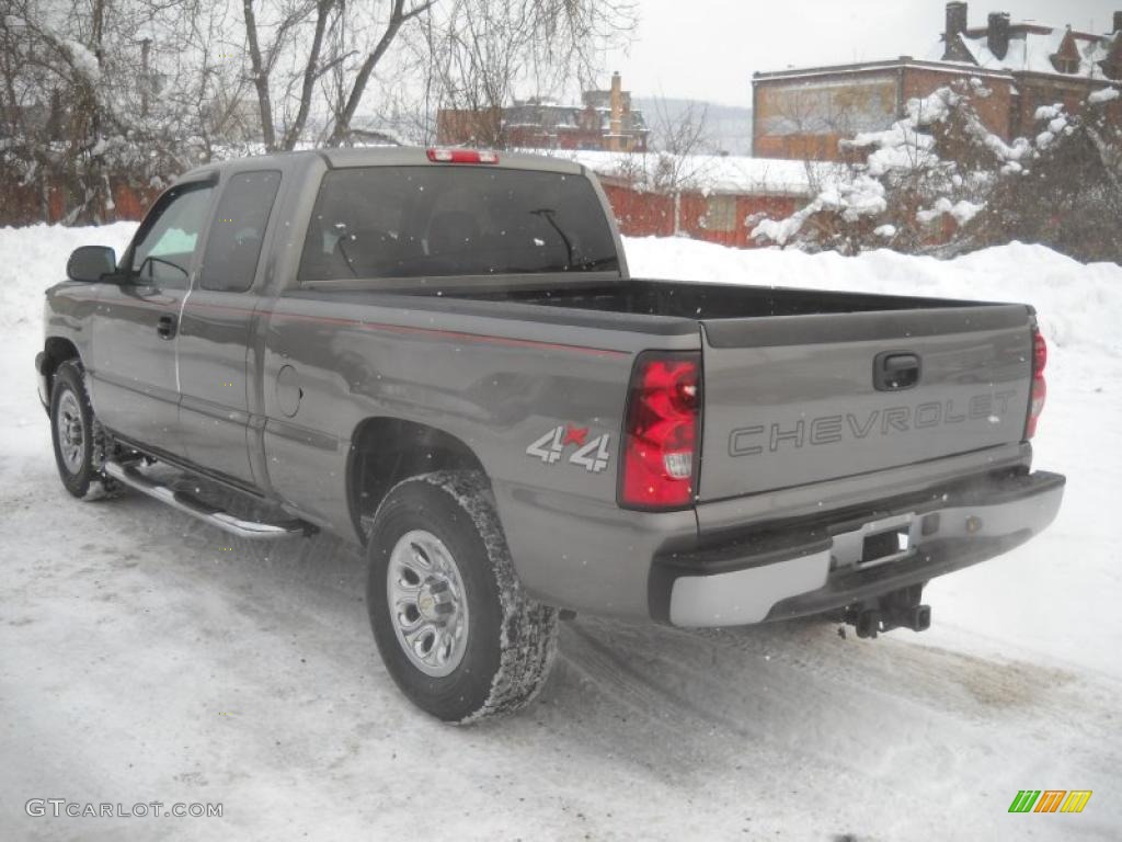 2007 Silverado 1500 Classic LS Extended Cab 4x4 - Graystone Metallic / Dark Charcoal photo #4