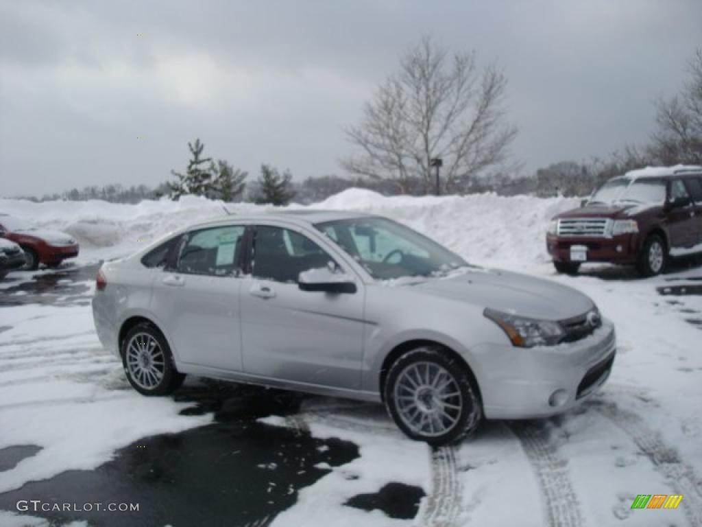 2010 Focus SES Sedan - Ingot Silver Metallic / Charcoal Black photo #1