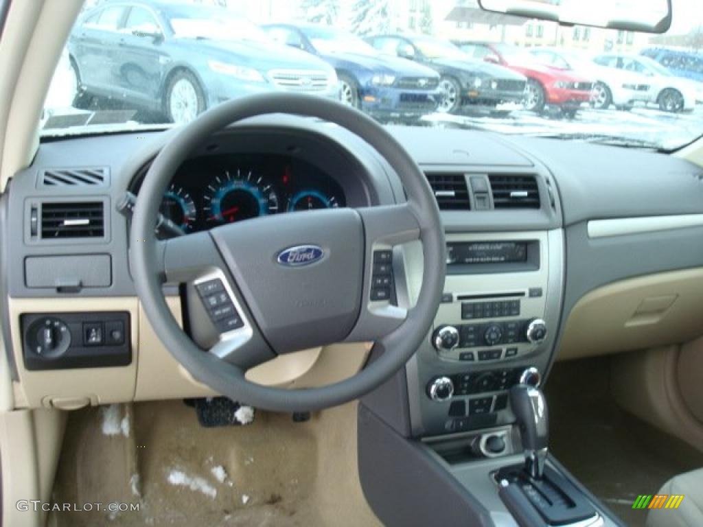 2010 Fusion SE - Smokestone Metallic / Camel photo #12