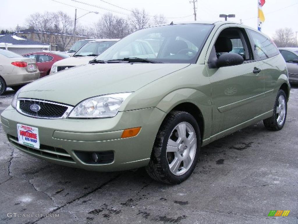 2007 Focus ZX3 SES Coupe - Kiwi Green Metallic / Charcoal photo #1