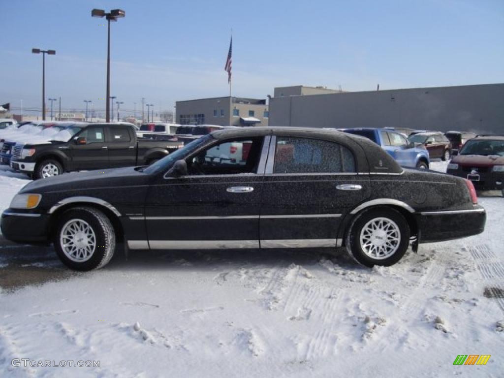 1999 Town Car Signature - Ebony Black / Deep Charcoal photo #2