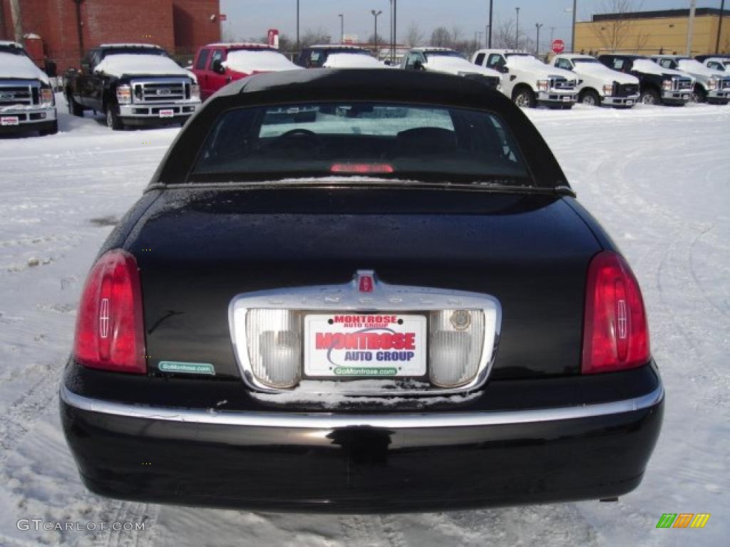 1999 Town Car Signature - Ebony Black / Deep Charcoal photo #4