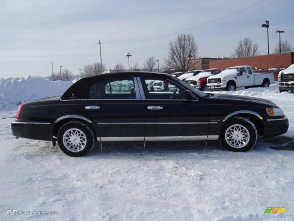 1999 Town Car Signature - Ebony Black / Deep Charcoal photo #6