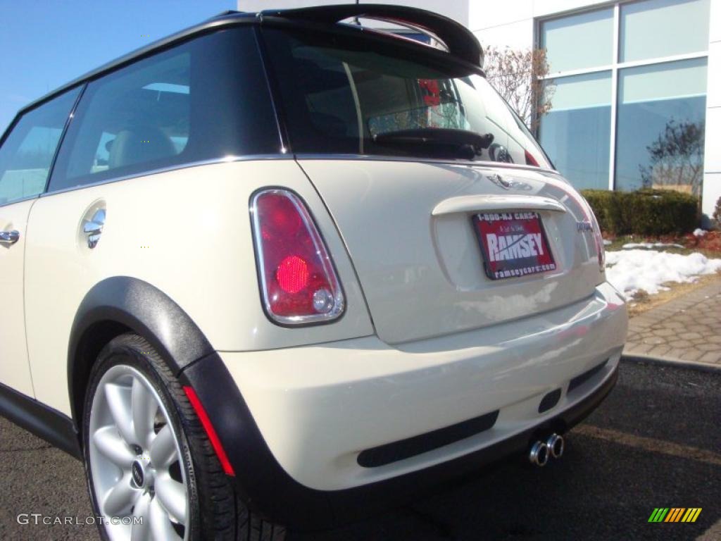 2006 Cooper S Hardtop - Pepper White / Space Gray/Panther Black photo #18