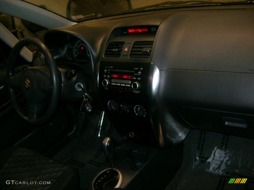 2007 SX4 AWD - Pearl White / Black photo #8