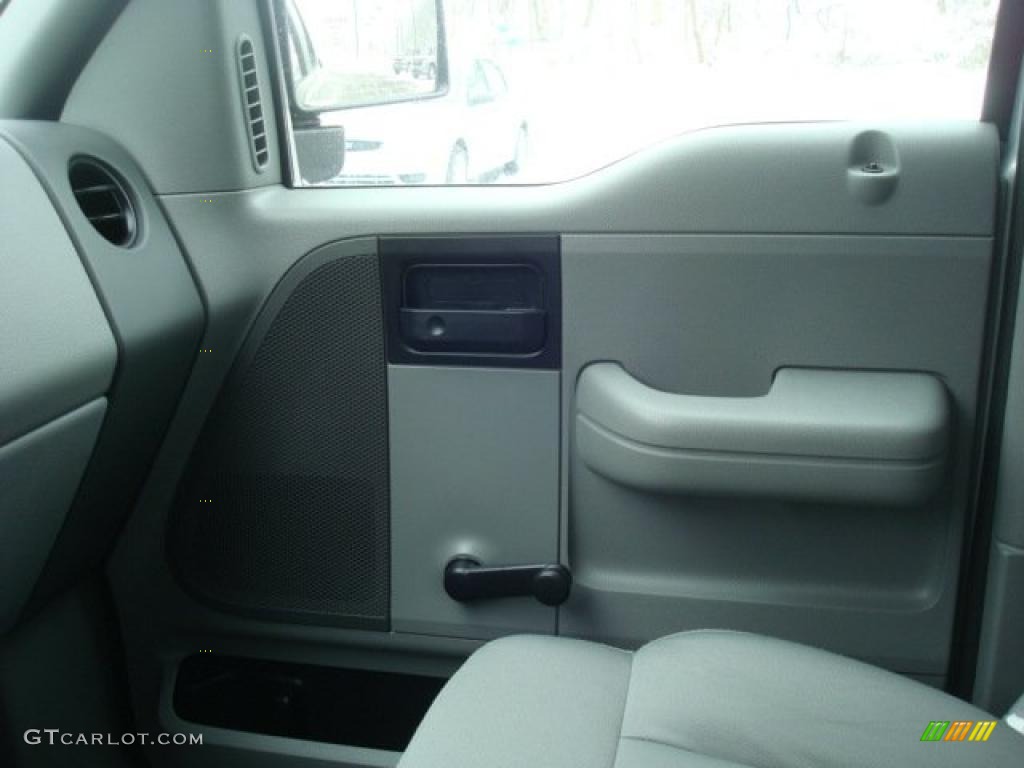 2007 F150 STX Regular Cab 4x4 - Silver Metallic / Medium Flint photo #12
