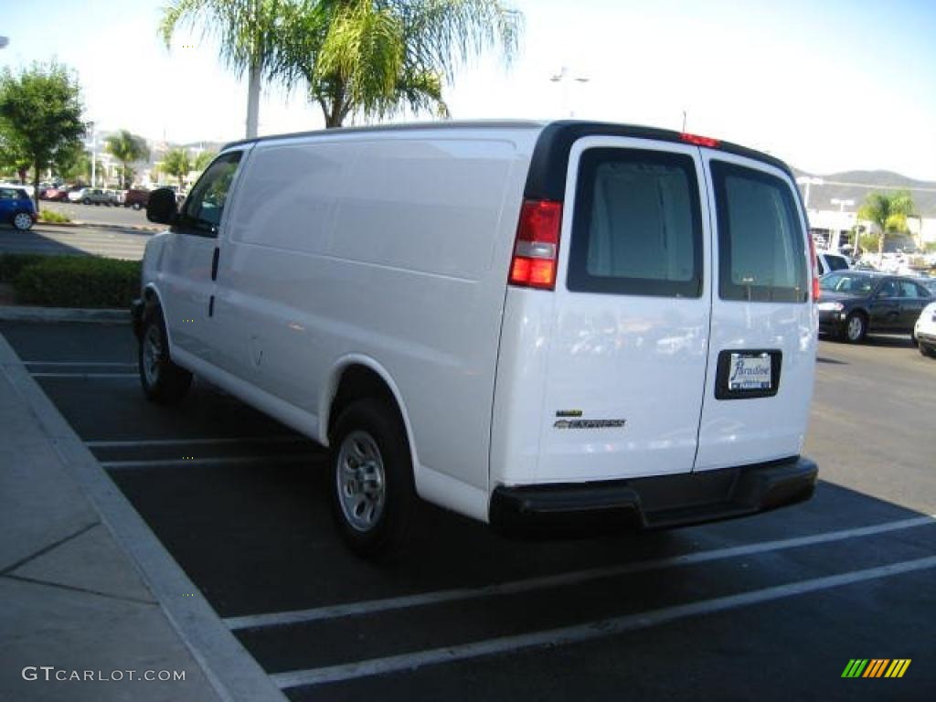 Summit White Chevrolet Express