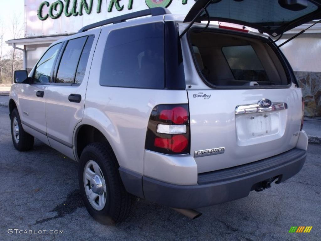 2006 Explorer XLS - Silver Birch Metallic / Stone photo #12