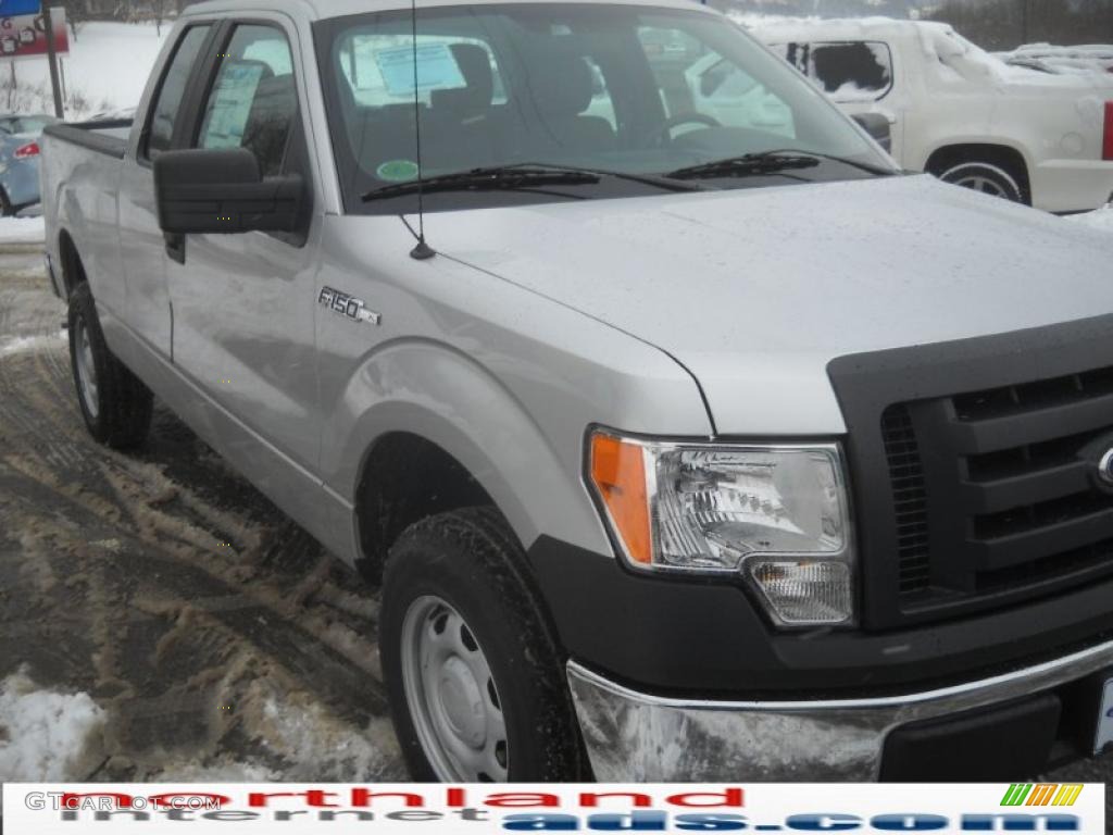 2010 F150 XL SuperCab 4x4 - Ingot Silver Metallic / Medium Stone photo #4