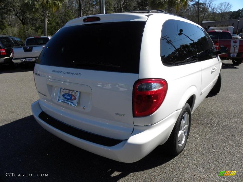 2006 Grand Caravan SXT - Stone White / Dark Khaki/Light Graystone photo #13