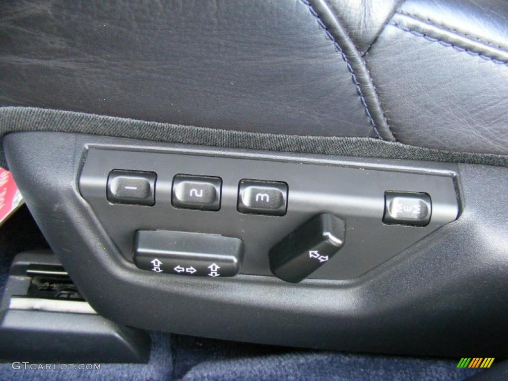 2007 Volvo S60 R AWD Controls Photo #25979135