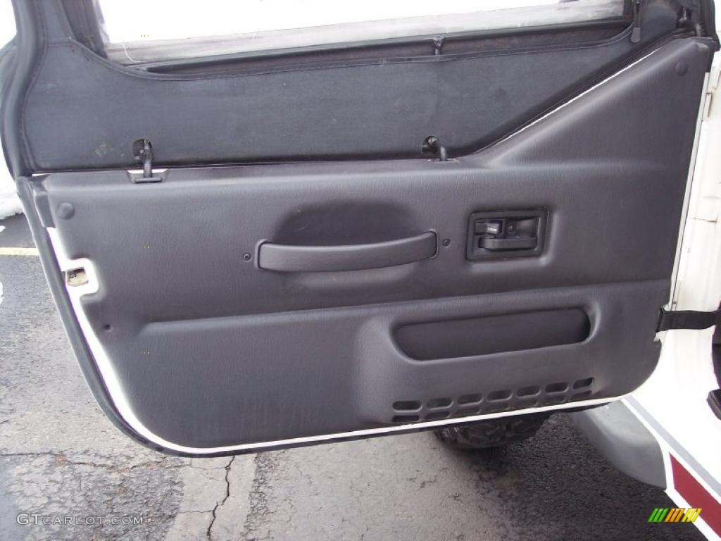 2000 Wrangler SE 4x4 - Stone White / Agate photo #31