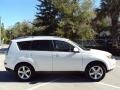 Diamond White Pearl - Outlander XLS Photo No. 10