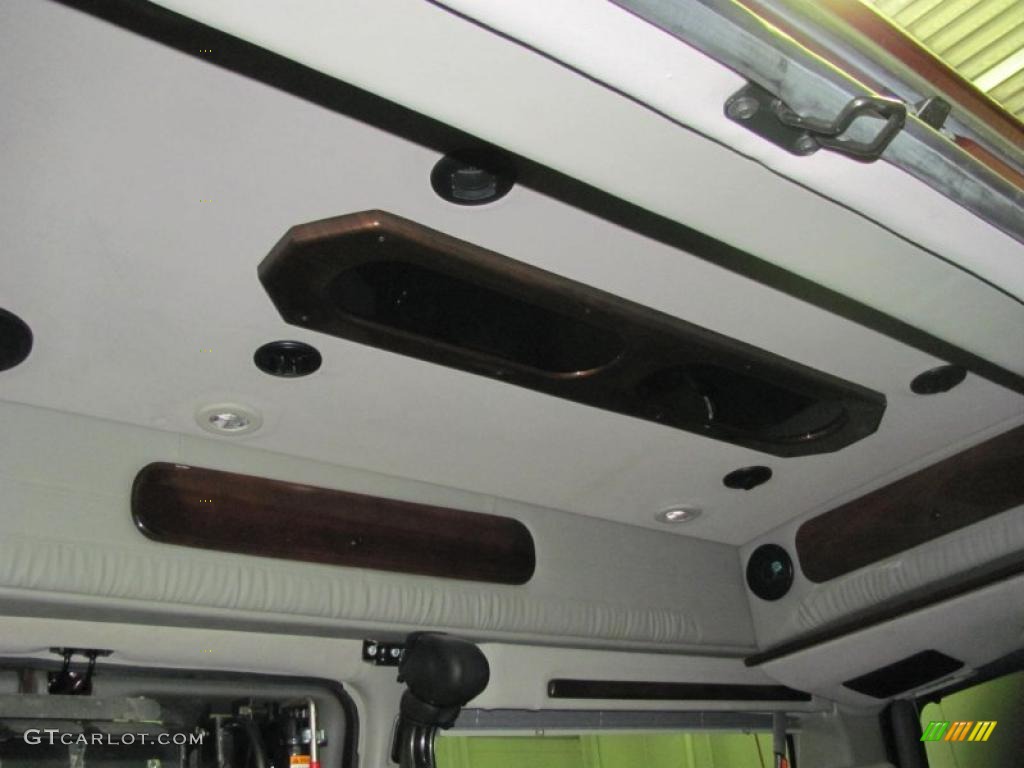 2003 Express 1500 Wheelchair Access Conversion Van - Berry Red Metallic / Medium Dark Pewter photo #39