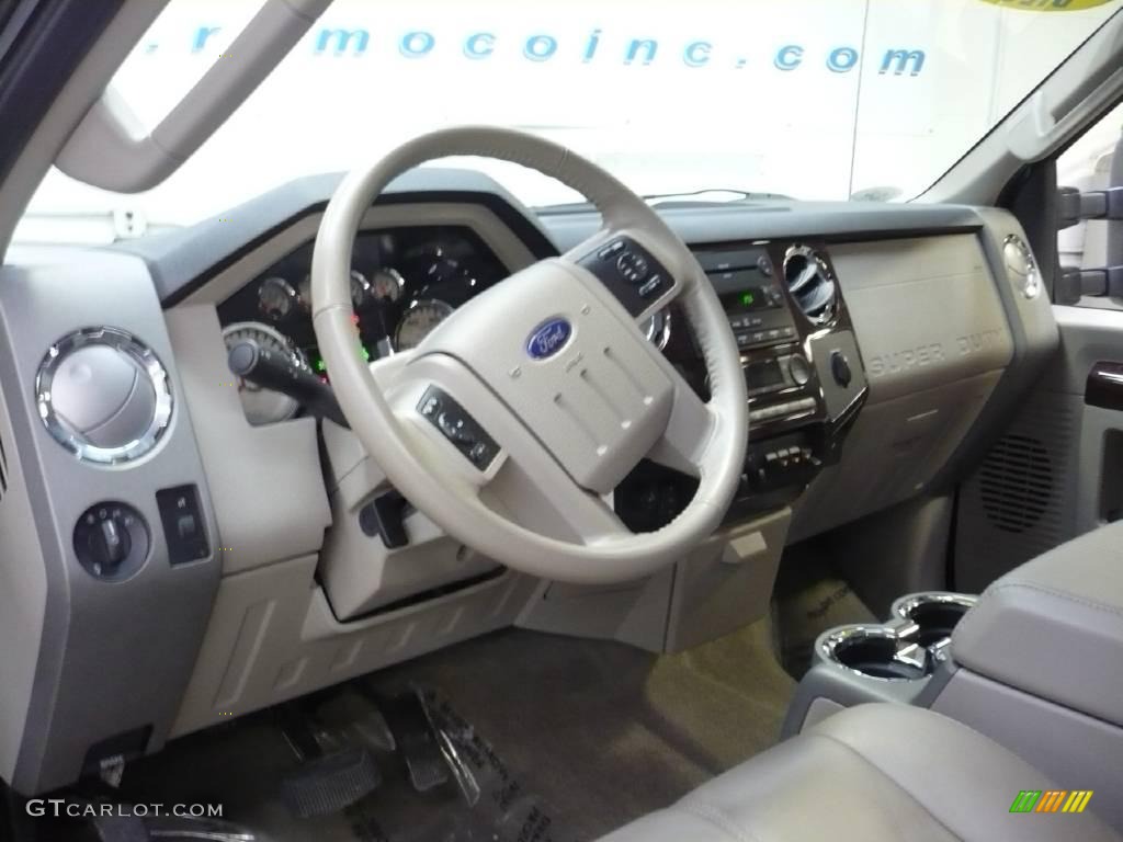 2008 F350 Super Duty Lariat Crew Cab 4x4 - Forest Green Metallic / Camel photo #9