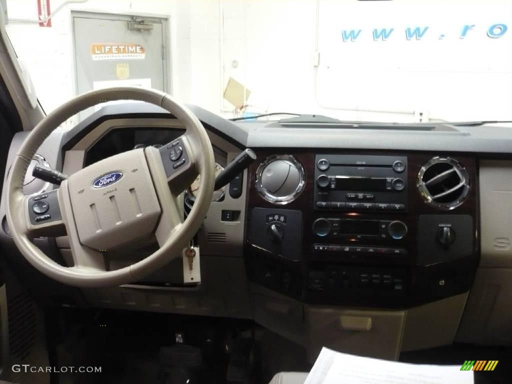 2008 F350 Super Duty Lariat Crew Cab 4x4 - Forest Green Metallic / Camel photo #15