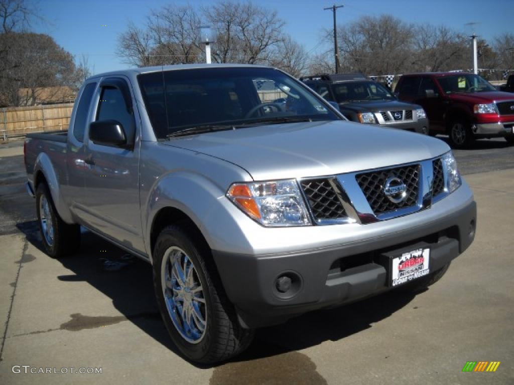 2007 Frontier XE King Cab - Radiant Silver / Graphite photo #3