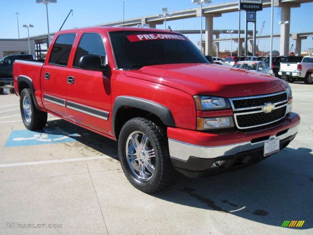 2006 Silverado 1500 Z71 Crew Cab 4x4 - Victory Red / Dark Charcoal photo #2