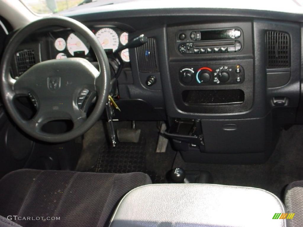 2003 Ram 1500 SLT Quad Cab 4x4 - Bright White / Dark Slate Gray photo #17