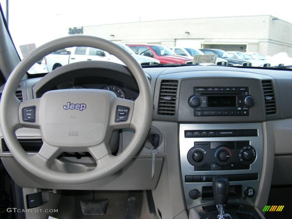 2006 Grand Cherokee Laredo 4x4 - Midnight Blue Pearl / Khaki photo #11