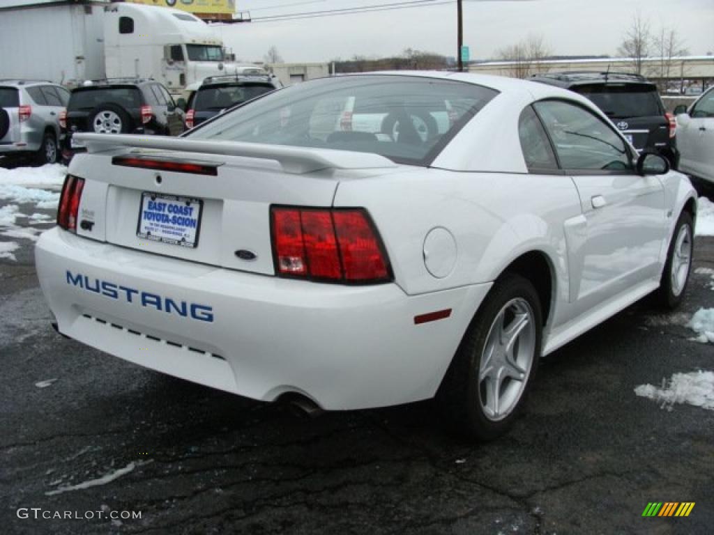 2002 Mustang GT Coupe - Oxford White / Dark Charcoal photo #3