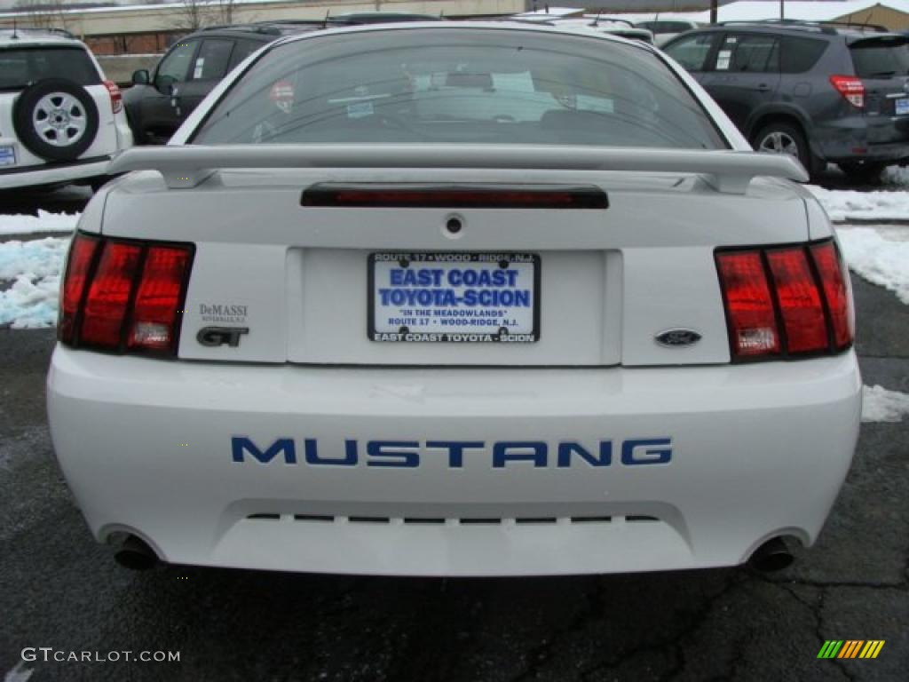 2002 Mustang GT Coupe - Oxford White / Dark Charcoal photo #4