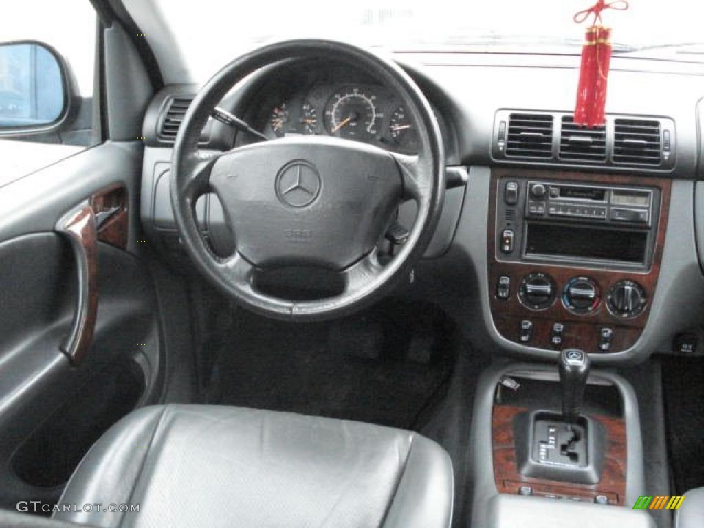 1998 ML 320 4Matic - Black / Grey photo #11