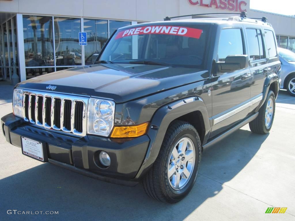 Dark Khaki Pearl Jeep Commander