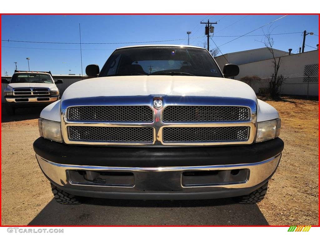 2001 Ram 2500 SLT Quad Cab 4x4 - Bright White / Mist Gray photo #13