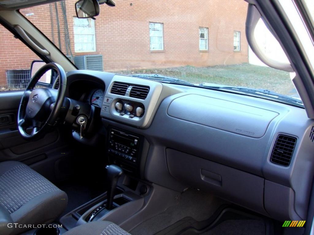 2001 Xterra SE V6 - Cloud White / Dusk Gray photo #9