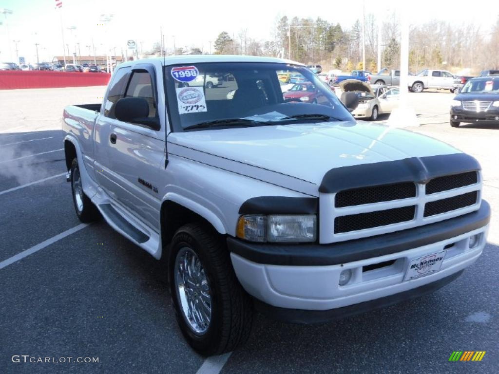 1998 Ram 1500 Sport Extended Cab 4x4 - Bright White / Gray photo #6